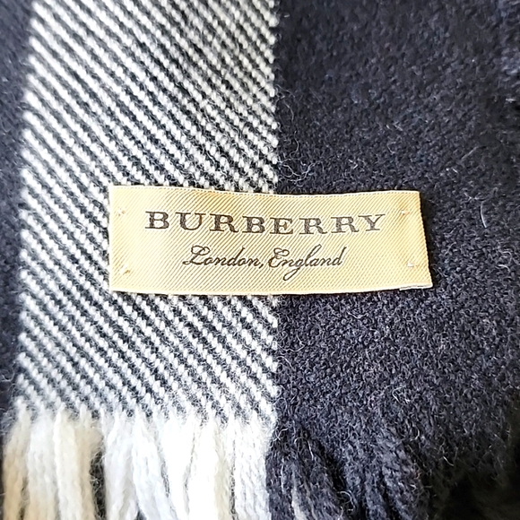 Burberry Check Scarf - Picture 4 of 7